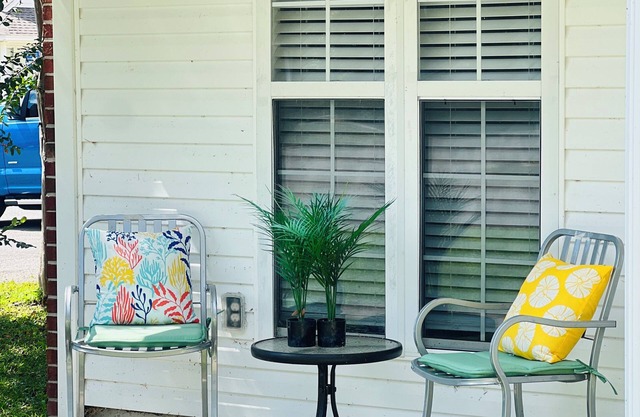 Charming 3-bedroom Bungalow in Destin FL. Relax, Recharge, Repeat!
