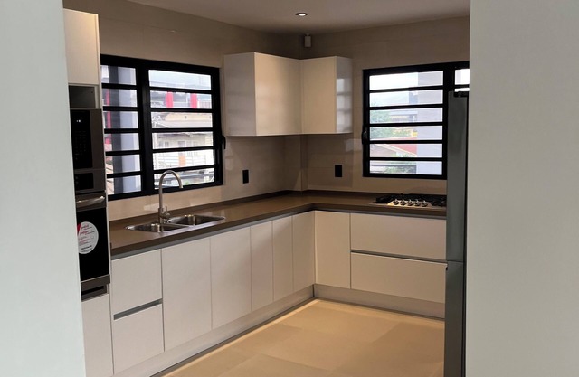 Charming 3-bedroom condo with AC and WiFi in beautiful Paramaribo