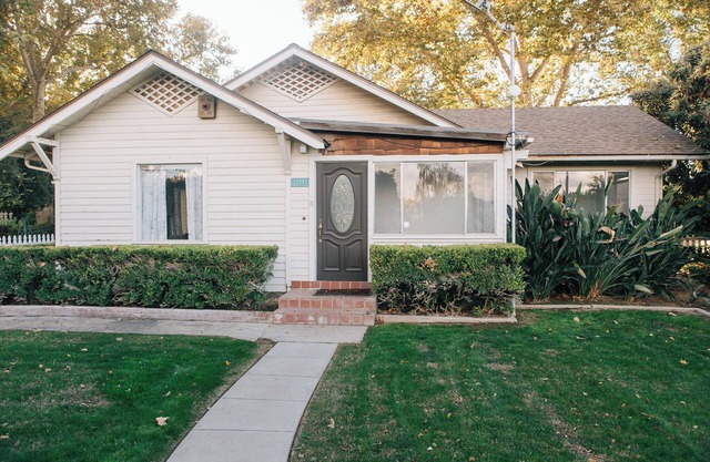 Charming 3-bedroom cottage with AC and WiFi minutes away from Sequoia Entrance.