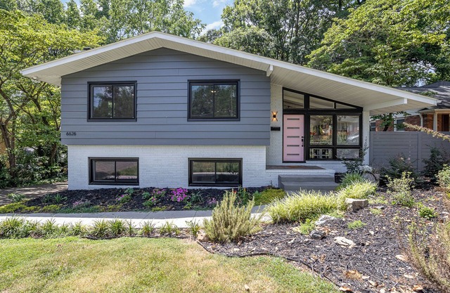 Charming 3-bedroom house with spacious backyard in enjoyable Charlotte.