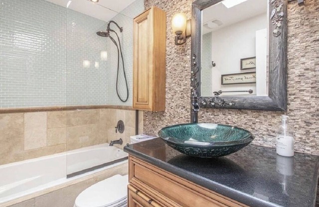 Charming 3-bedroom house with cozy vibes and fitness room in Mishawaka