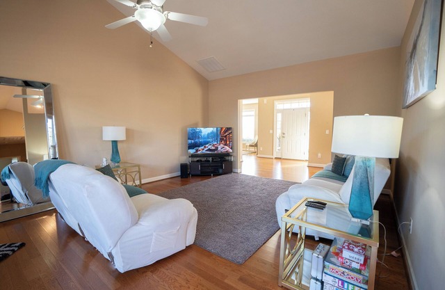 Charming 3-bedroom house with AC and WiFi in Anderson Golf/Wedding Venue Nearby