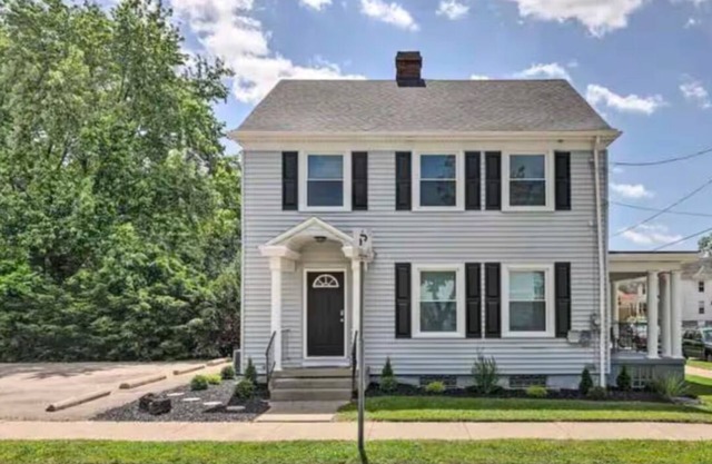 Charming 3-bedroom house in lovely Hamilton with WiFi, AC newly remodeled 1900s