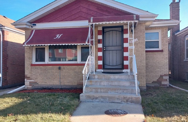 Charming 3-bedroom house with AC and WiFi in phenomenal Chicago