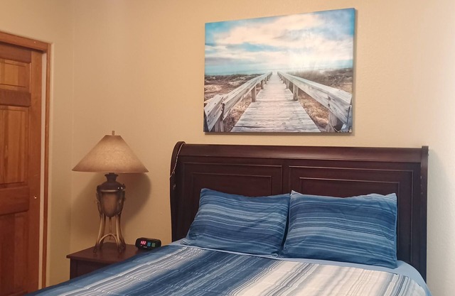 Charming 3-bedroom house with pool , WiFi, AC in fantastic Gilbert