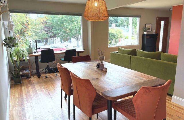 Charming 3-bedroom house with AC in Seattle