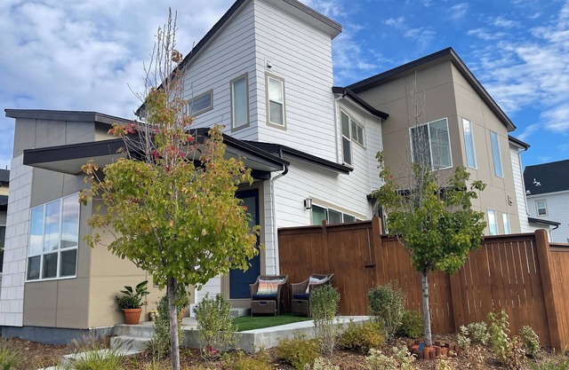 Charming 3-bedroom house with AC, fitness room, WiFi in delightful Denver
