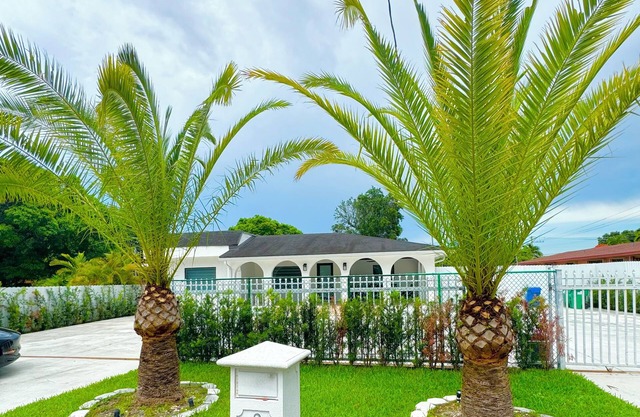 Charming 3-bedroom house in marvelous Miami with AC, WiFi