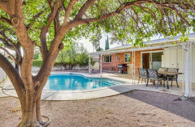 Charming 3-bedroom house with WiFi, AC in delightful Tucson