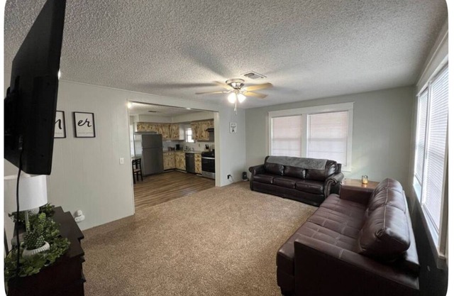 Charming 3-bedroom house with WiFi and AC in Vernon
