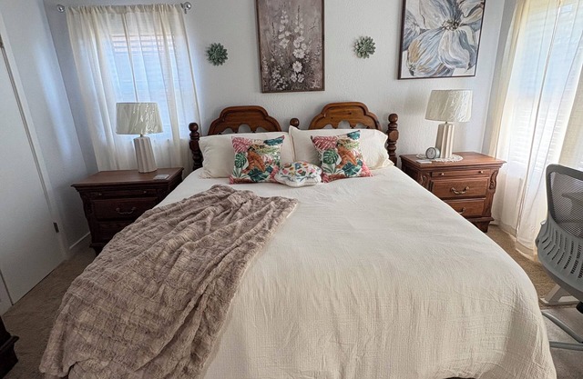 Charming 3-bedroom house with heating/AC, family friendly and centrally located.