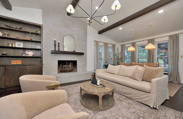 Charming 3-bedroom Modern Rustic Retreat on 1 acre