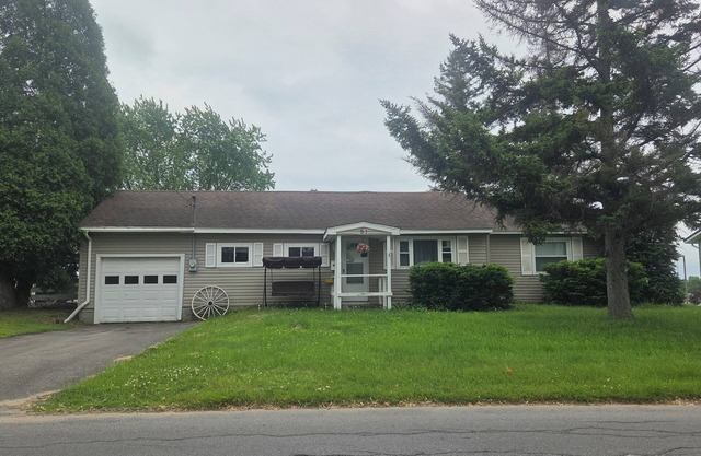 Charming 3-bedroom ranch style in a quiet school zone, with WiFi