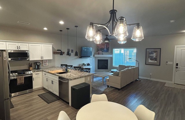 Charming 3-bedroom townhome with AC and WiFi in Flagstaff