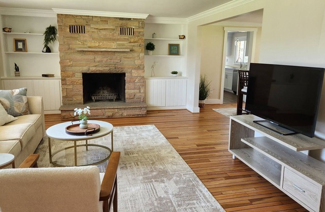 Charming 3-bedroom ranch with a covered back patio, in peaceful Grand Island