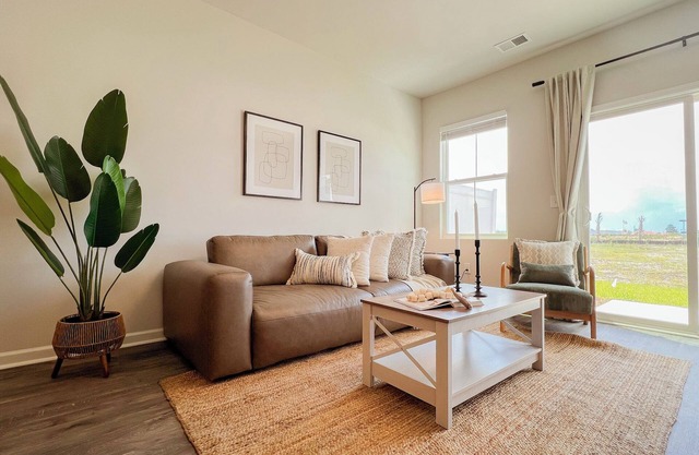 Charming 3-bedroom townhome with AC, WiFi in welcoming Myrtle Beach