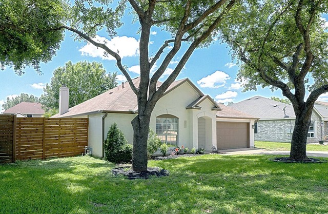 Charming 3 bedrooms with Private Pool in wonderful Pflugerville