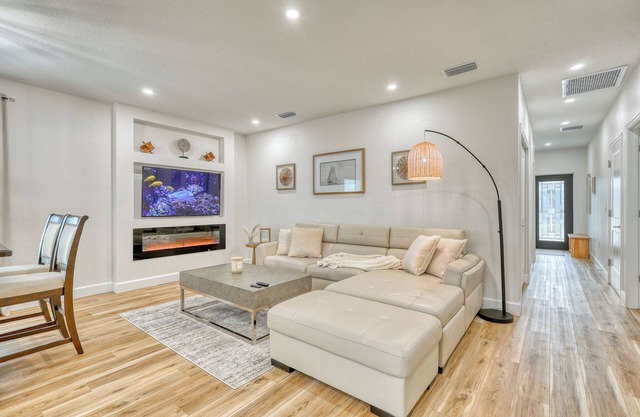 Charming 3-bedroom Relaxing Family Vacation Retreat On The Water, Fishing