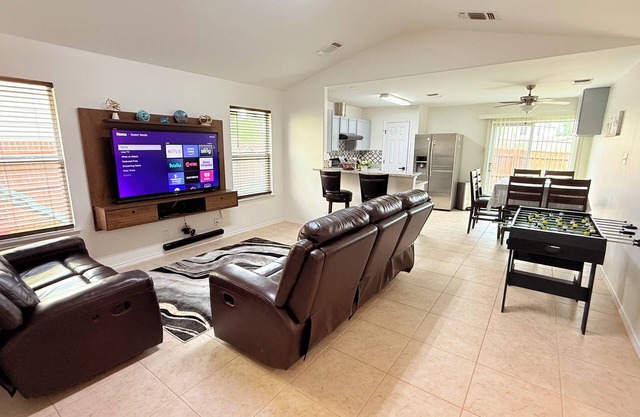 Charming 3-bedroom house with WiFi in San Antonio near SeaWorld/Lackland AFB