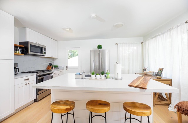 Charming 3-bedroom house with AC, WiFi on the Mesa!