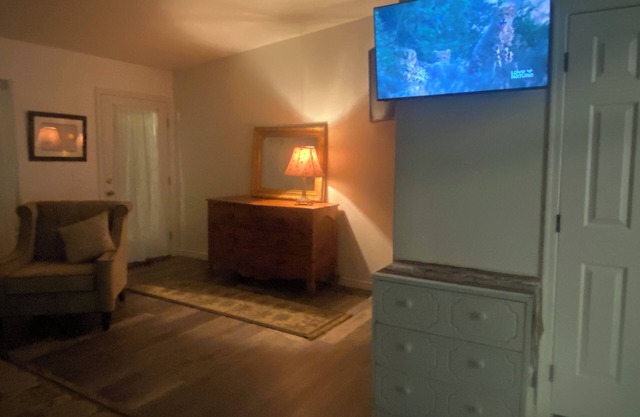 Charming 3-bedroom country house with WiFi, AC in Star Valley