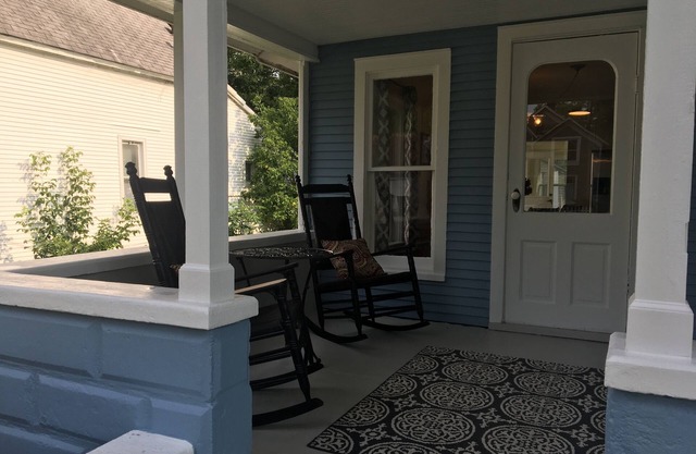 charming 3 bedroom house in quiet neighborhood 3 miles to horse show by the bay