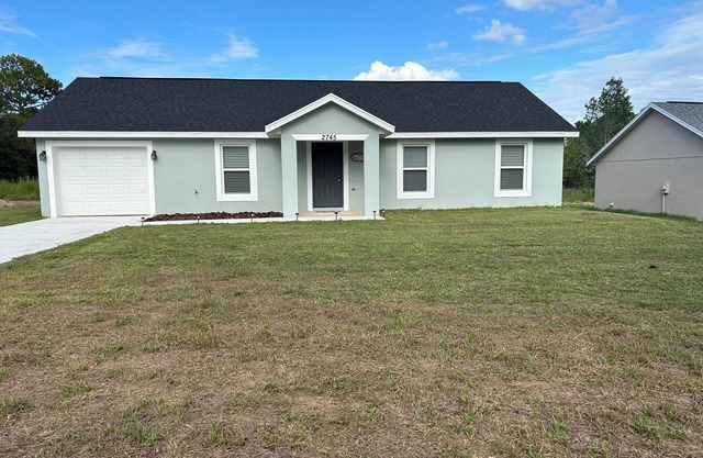 Charming 3-bedroom with WiFi, AC, big backyard, 8 minutes away from WEC & HIT.