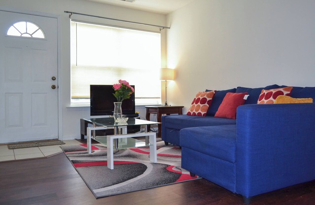 Charming 3-bedroom lovely Apartment in Woodbridge Township