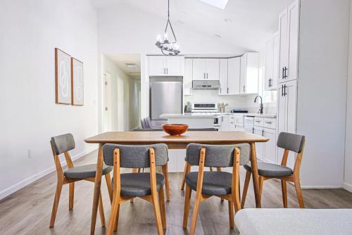 Charming 3B Home 10 mins to Venice Beach