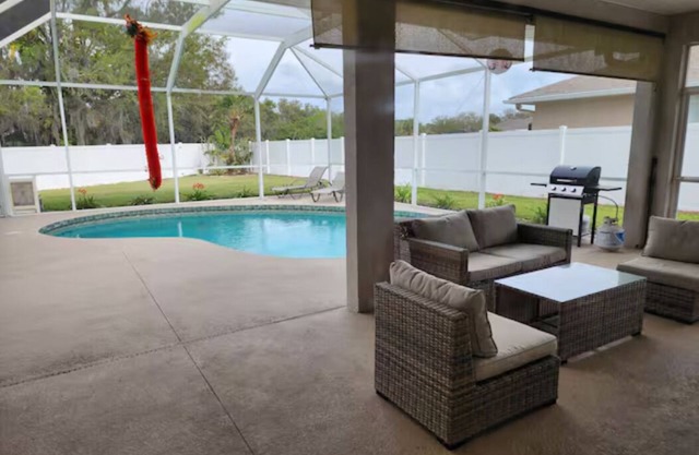 Charming 3bd/3bath with luxe pool, short drive to beaches and shops.