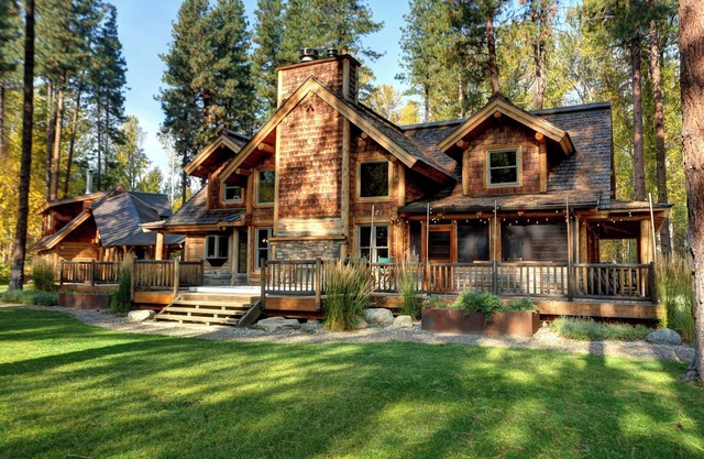 Charming 3bedroom cabin Sleeps 7-11 people with Wi-Fi & AC in wonderful Mazama