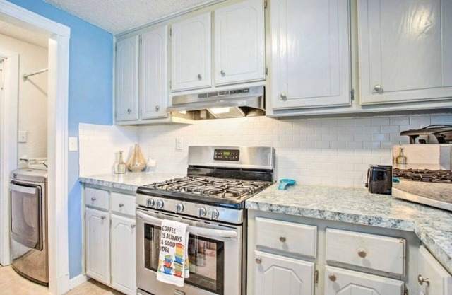 Charming 3beds 2baths large patio