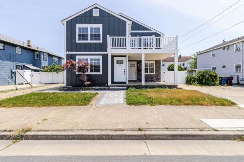 Charming 3BR Condo Near Ventnor Beach