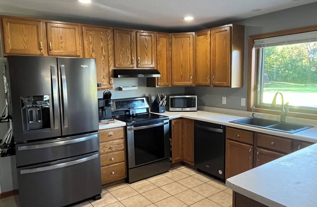 Charming 4-bedroom - 20min from Lambeau!