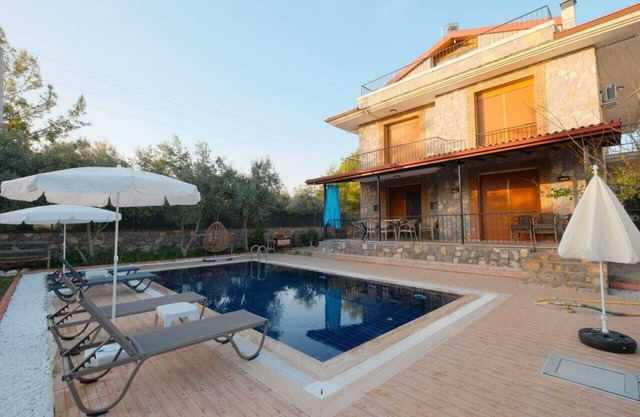 Charming 4-bedroom estate with WiFi, swimming pool and AC in enchanting Fethiye