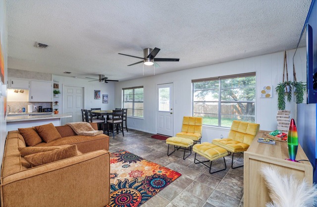 Charming 4-bedroom house can sleep 8 in peaceful San Angelo
