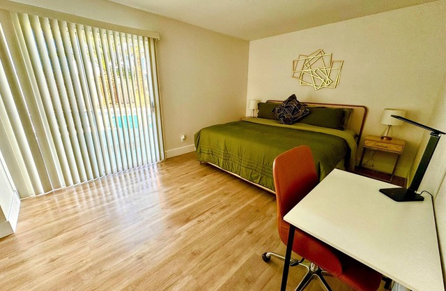 Charming 4-bedroom house with WiFi and AC in amazing Las Vegas