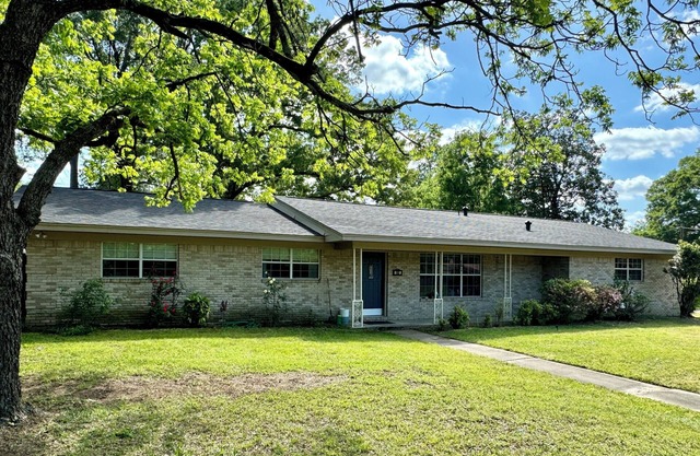 Charming 4-bedroom house with AC and WiFi in peaceful Texarkana