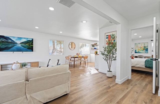 Charming 4-bedroom Pool House in Best Location in Redlands