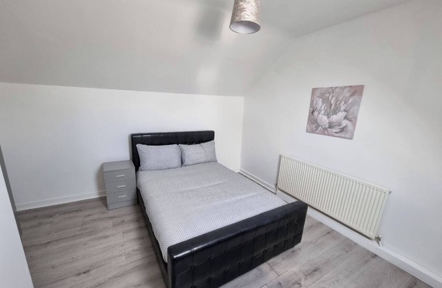 Charming 4-Bedroom | Sleeps 8| at Andrew St!