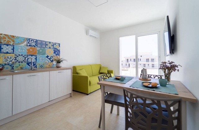 Charming 40 sqm apartment, perfect for 4 people, located on the first floor of a building.The property is located inside the Borgo 81 Residence, in a quiet location and a few minutes drive from the center of Marzamemi and the main tourist destinations in