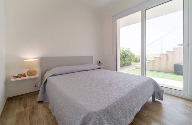 Charming 40 sqm seaview apartment, able to accommodate up to 4 people, located inside the renowned Borgo 84 residence, equipped with swimming pool and cycle path. The property is located just 3 km from the center of Marzamemi, one of the most fascinating