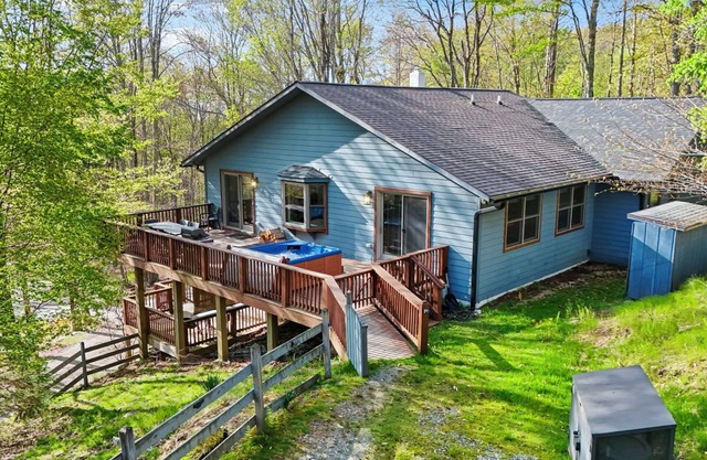 Charming 5-bedroom house with AC in Beech Mountain