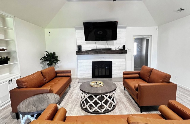 Charming 5-bedroom house with AC and WiFi in San Angelo.