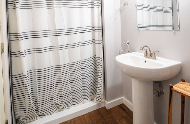 Charming 5-bedroom barn with WiFi, AC in superb Cooperstown