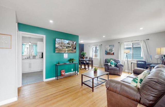 Charming 5 King Spacious House