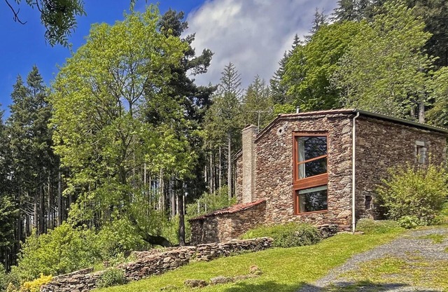 Charming accommodation in Saint-Étienne with terrace and stunning views