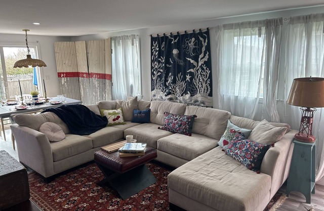 Charming, almost oceanfront private Montauk beach cottage