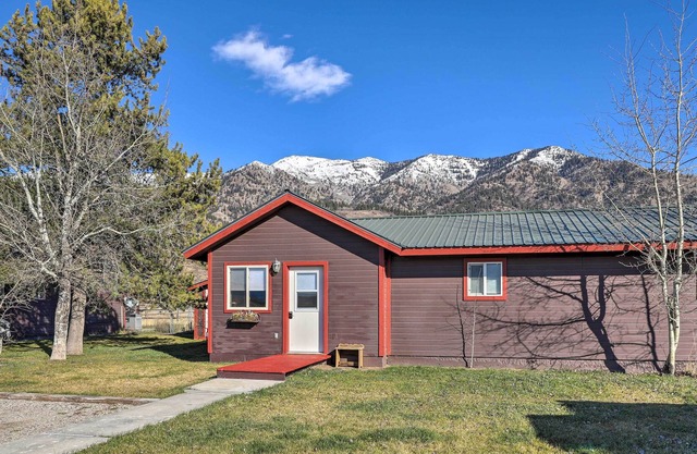 Charming Alpine Apartment w/ Stunning Views!