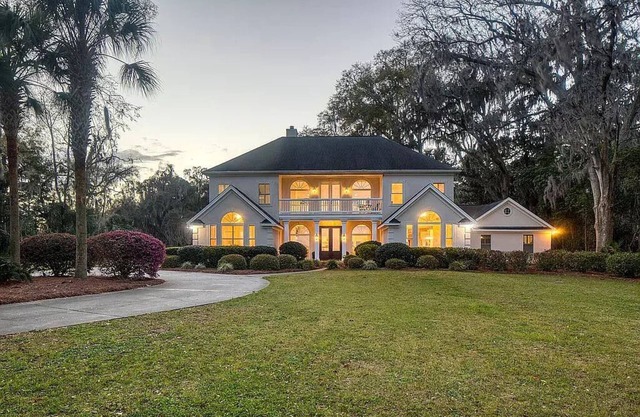 Charming and Beautiful Marsh Front Home!